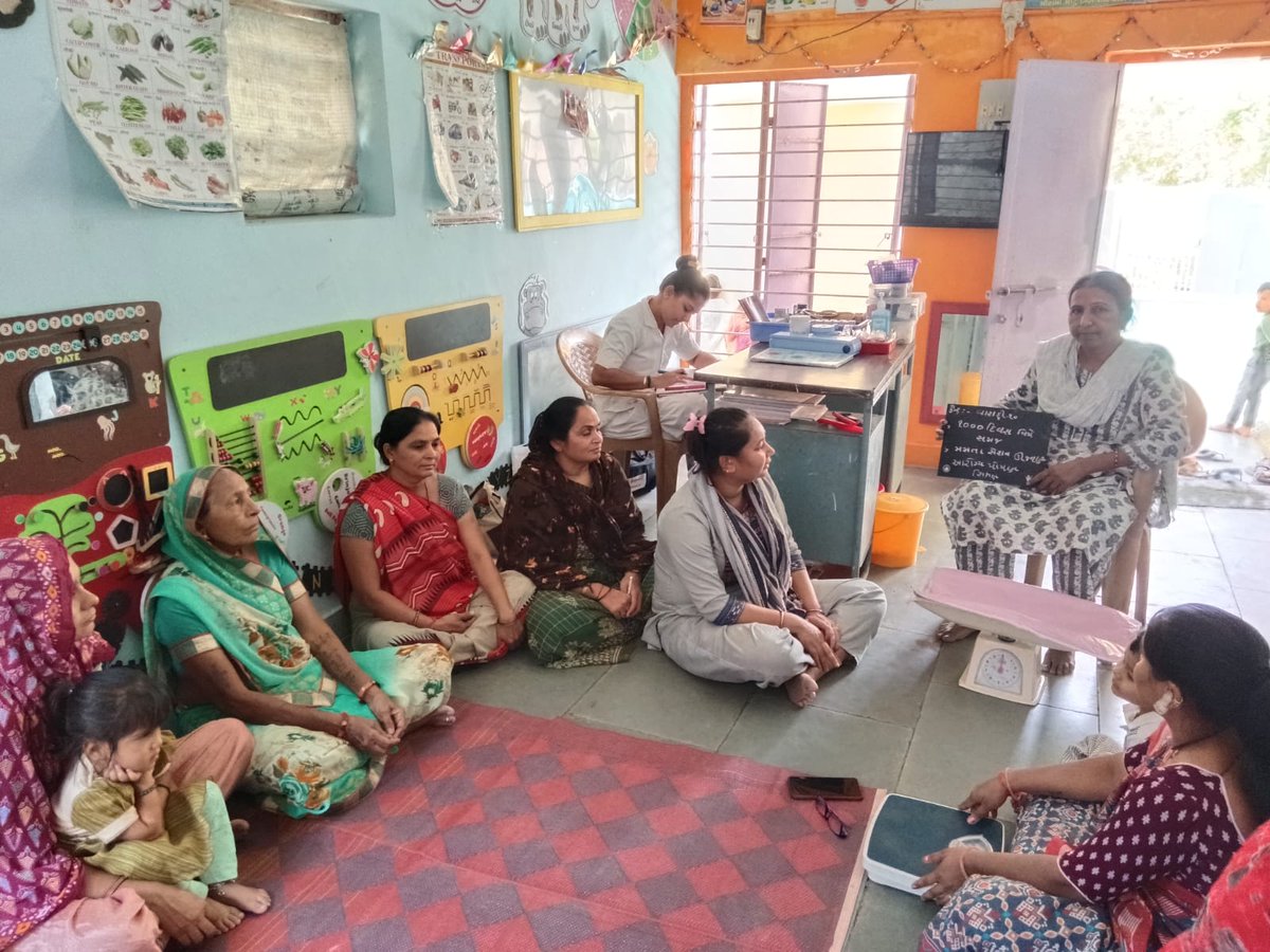 Santalpur_Patan's tweet photo. આજ રોજ સાંતલપુર તાલુકાની આંગણવાડી ઓમાં મમતા દિવસની ઉજવણી કરવામાં આવી તેમજ સગર્ભા ધાત્રી માતાઓ ને રસીકરણ વિશે સમજ આપેલ અને કિશોરીઓને hb વિશે સમજ આપેલ
@WCDGujarat 
@CollectorPatan 
@DDO_PATAN 
@icdspatan https://t.co/JP0D1JEDam