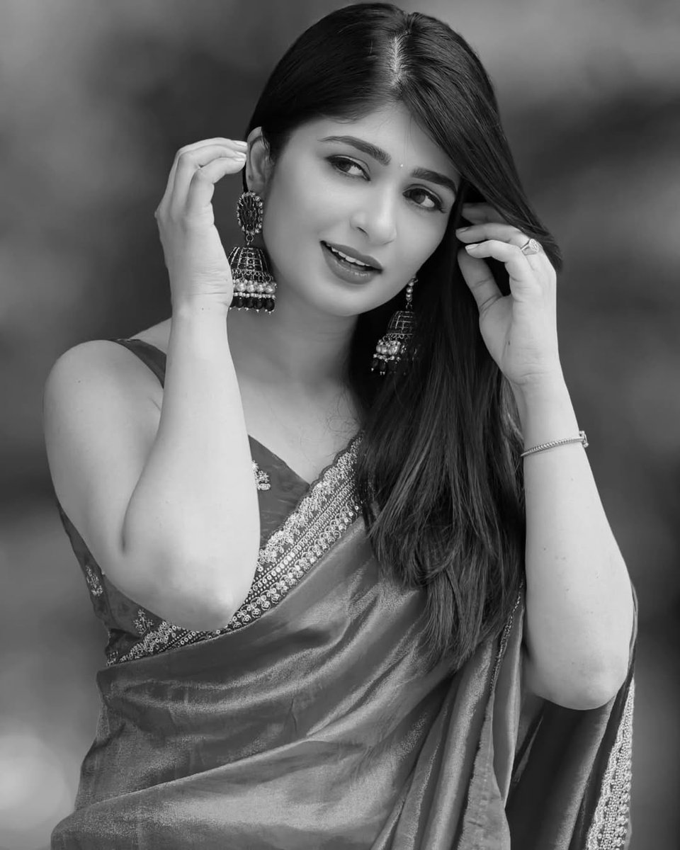 Life is colorful, but black &amp; white is more realistic ❤️
