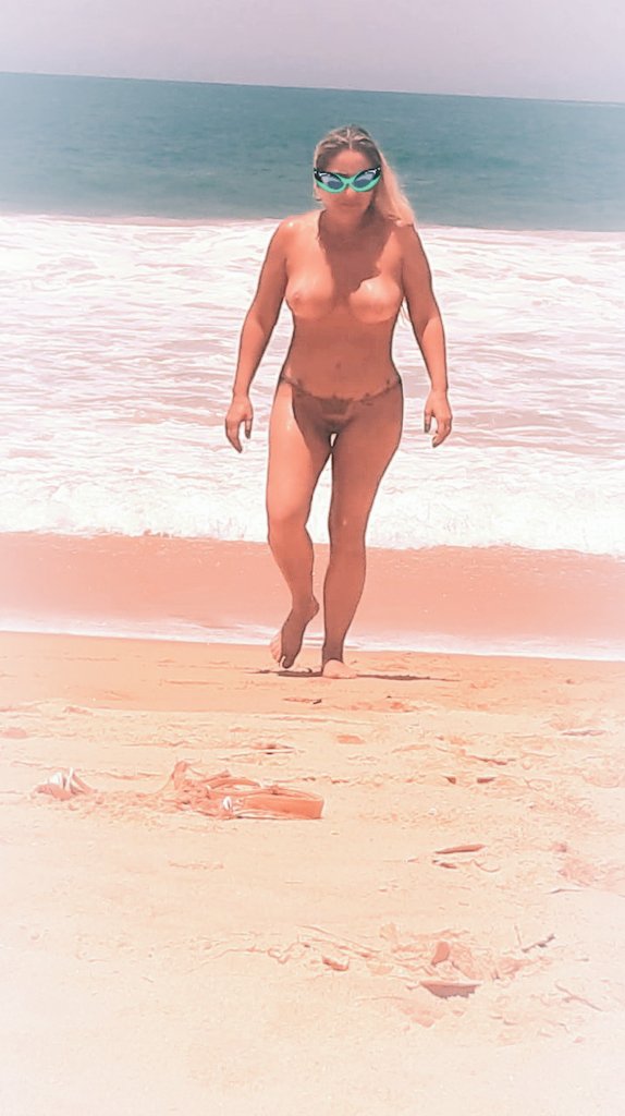 CornoDa93792's tweet photo. Bom dia comedores de esposas puta. Minha rainha Sabrina adora a praia do Pinho.
Ela fica bem puta prós machos comedores, e eu tenho que registrar tudo.

Mas detalhes no buupe dela. https://t.co/9jeBj1YRey