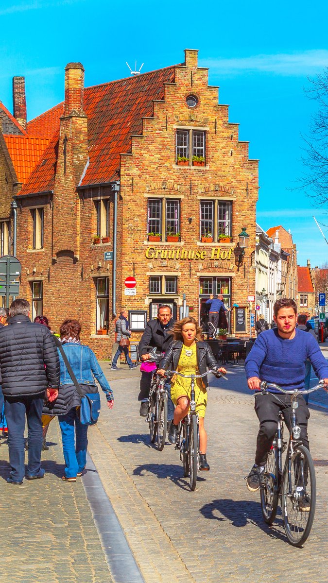 Ici, le vélo est roi et tout est plat. Pour visiter Bruges, c'est le moyen idéal #bruges