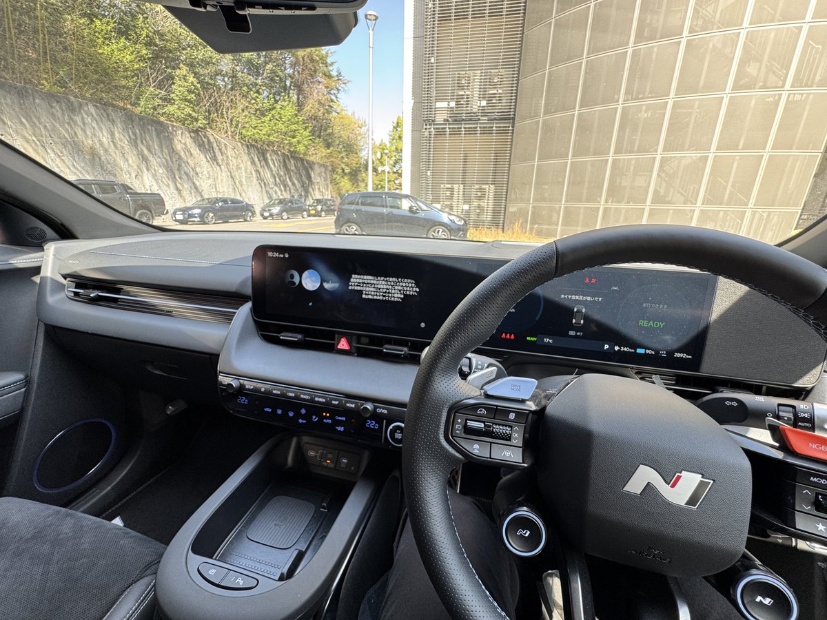 wjm_auto's tweet photo. 先日こちらの車を体験しました。

𝑯𝒚𝒖𝒏𝒅𝒂𝒊 𝑰𝑶𝑵𝑰𝑸 𝟓 𝑵

650馬力/750Nm
0-100km/h 3.4s

私有地を走行したのみですが、NGBモードは恐ろしいほどの加速･･･
硬めの足回りではあるものの不快感ナシ。かなりの剛性感。内装の質感や作りもGOOD👌
これは良いクルマ！ https://t.co/8YIKKKaB9X