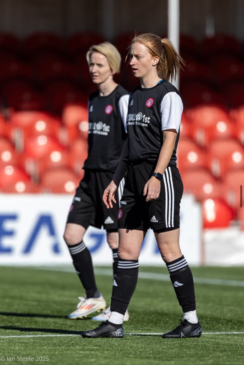 <a href="/casper81ef/">Elaine Fleming</a> 2 of the best forwards to ever play for the club sharing the pitch again 🥹

<a href="/GardinerMT/">MT Gardiner</a> and Joanne Paton.
