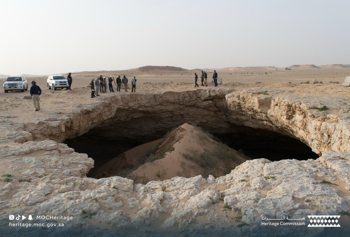 MOCHeritage's tweet photo. From inside Duhool Al-Samman, northeast of Riyadh, the scientific team documents discoveries reflecting the natural transformations the region has witnessed over the ages, as part of the #GreenArabiaProject.

#SaudiHeritageCommission https://t.co/uUqRhyvrSc