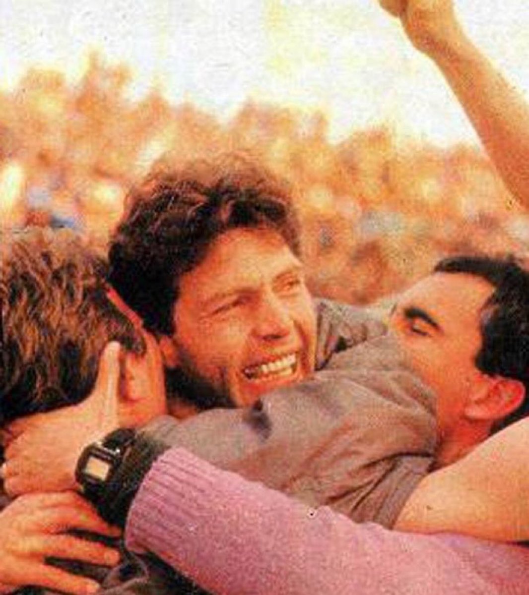 ⭐️ Nacido en nuestra ciudad de Lanús el 9 de abril de 1956, hoy celebra su cumpleaños Miguel Ángel Russo. ¡Muchas felicidades, Miguel! 🇱🇻❤️