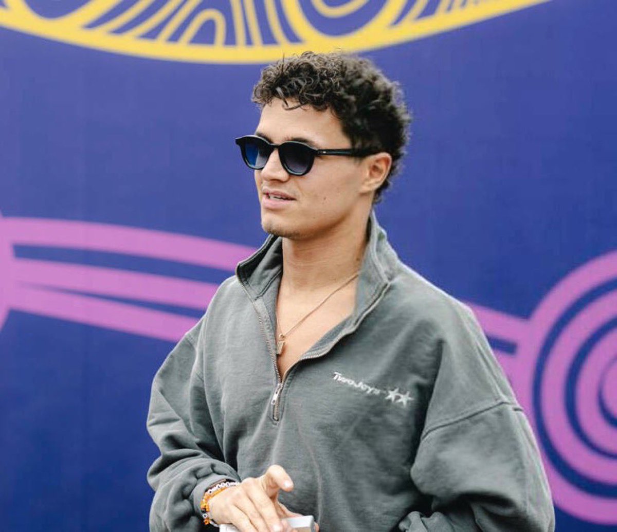 lnfourss's tweet photo. lando in australia this year was life changing 😍 https://t.co/QypV0SEZTo