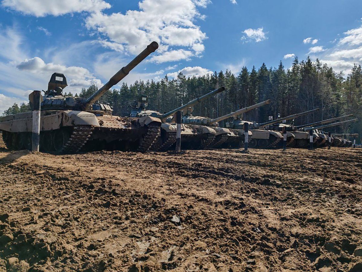 TheGreyPatriot_'s tweet photo. ๐ง๐พ๐ท๐บ Today's exam of T-72B drivers at Minsk Military Academy.
#Russia #Belarus #Belarusian #Today #Tank #T72B #Military #Army #Driving #Exam #Training #Tactical #Armored https://t.co/bwAz0074RU