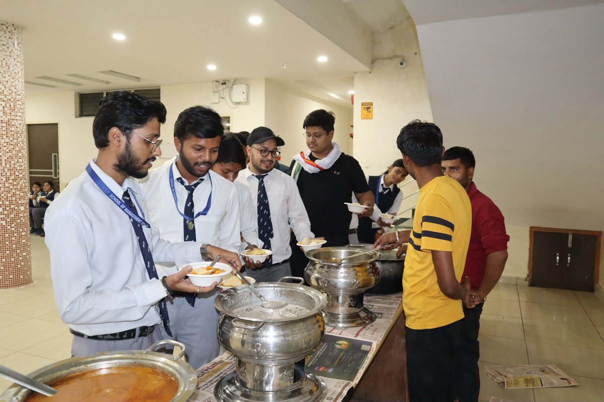 smsvaranasi's tweet image. Refreshment at TECH MARATHON-11
Even the brightest tech minds need a little fuel to keep going. As we race through this 24-hour techno brain-race, it’s time to recharge with refreshments.
#TechMarathon11 #RefreshmentBreak #StayFueled #TechChallenge #Innovation #24HourRace