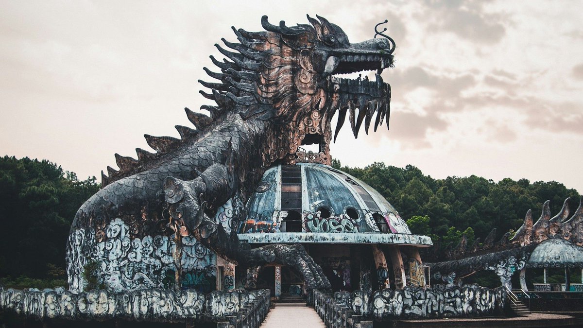 In this essay, Megan Preston Meyer connects creativity, the Trinity, dragons, and - as one might expect - supply chains.

Read here:
anunexpectedjournal.com/creativity-the…