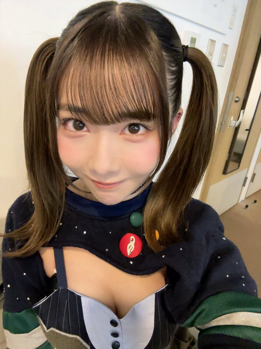 D-FES SPECIALありがとうございました💜
ハイパーツインどうでしたか！？
この写真は何か企んでる顔です！！

あとあと！！😭
今日見どころ配信するって言ったけど思ったより遅くなりそうでたくさんの人に見て欲しいから見どころ配信は後日にして今日は30分くらいの普通の配信にするね！🥲ごめん… https://t.co/JgnyJR0oVB