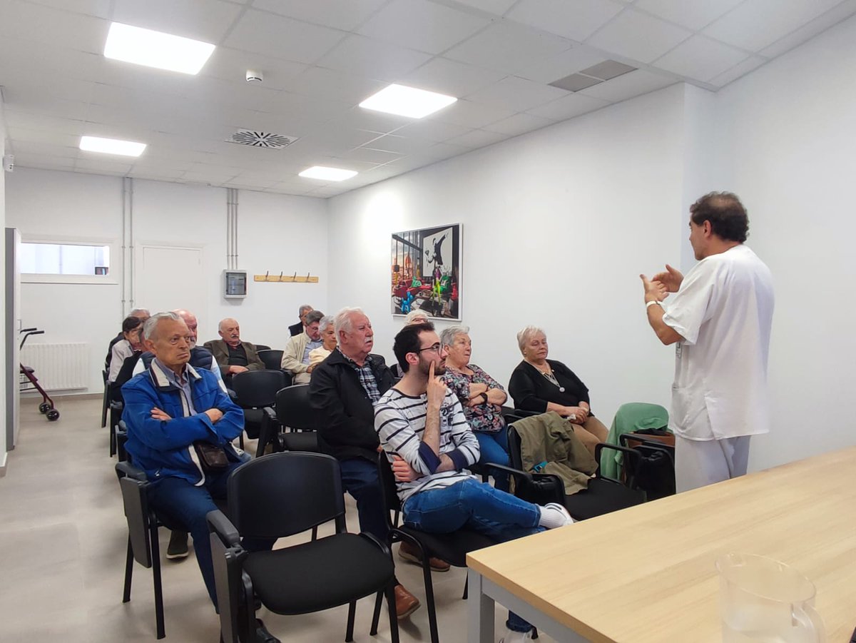 Y esta mañana hemos dado una charla en el centro de convivencia de mayores Luis Buñuel sobre el documento de voluntades anticipadas. Mucho interés y participación <a href="/AVVLanuzaCV/">La Vecinal Casco Histórico Zaragoza</a> <a href="/PacapAragon/">PACAP Aragón</a> <a href="/zaragoza_es/">AyuntamientoZaragoza</a> <a href="/AVVLanuzaCV/">La Vecinal Casco Histórico Zaragoza</a>