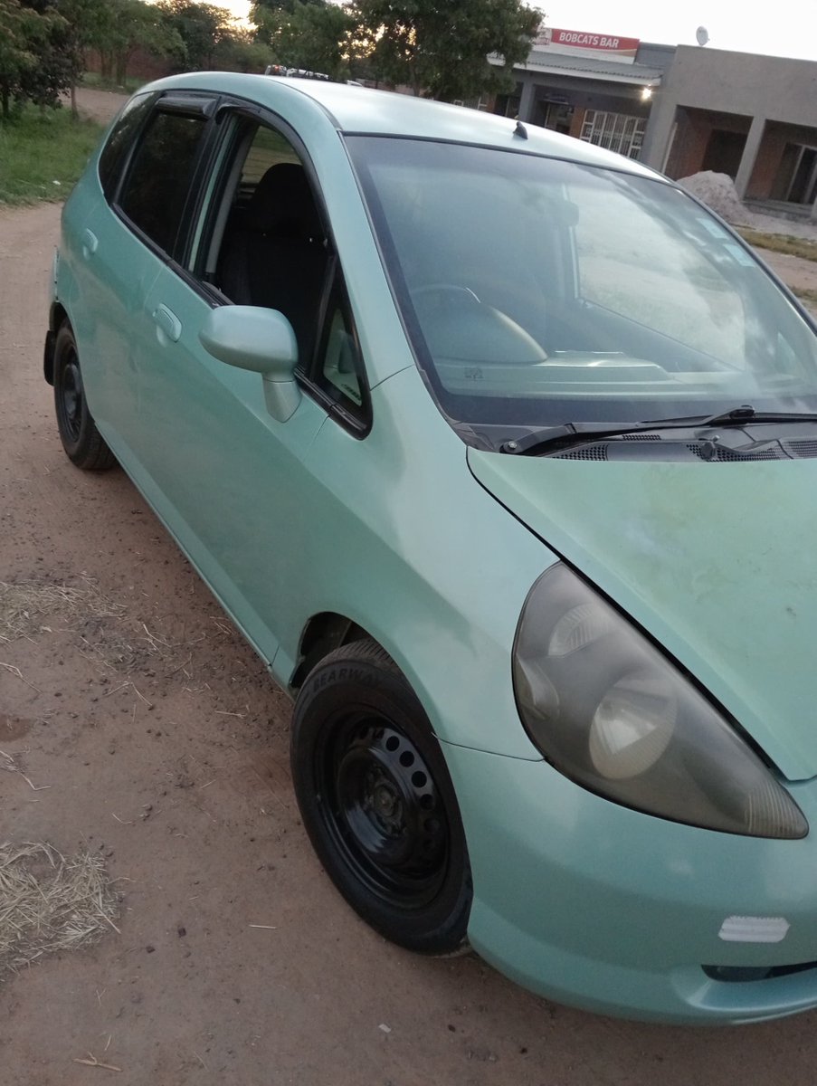 Tadiwa_KD's tweet photo. Honda fit GD1 haina chekubata ndirikuda munhu ari serious ane cash🔥🔥
$3 500 no neg
Call or whatsapp: 0777849030 https://t.co/c3qdM3b3fi