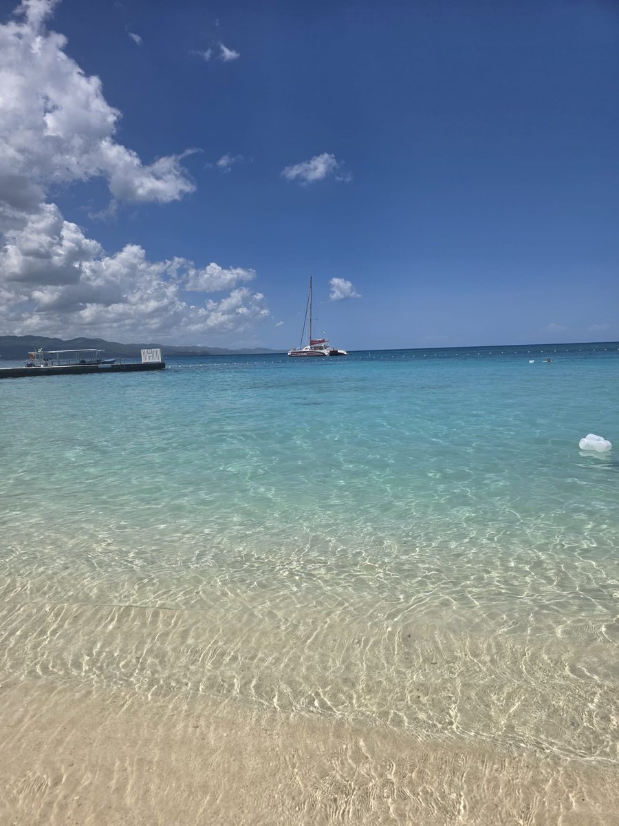 clovermyrie's tweet image. My beautiful mom would’ve been here with me 🙏🏿 loved taking her on these mini vacations 😢♥️ this time my kids took me on this mini vacation 😘 my mom is gone but I’m still here for my kids 🥰#bestlife❤️ #islandlife #minivacation #kidstime 😘 #metime 🥰 #missingmymom 😢 #myview