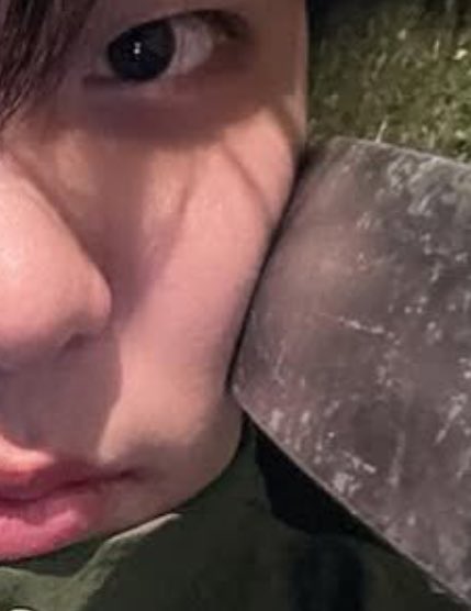 KHJBASE's tweet photo. HIS CHEEKS https://t.co/l16T6FrFvT