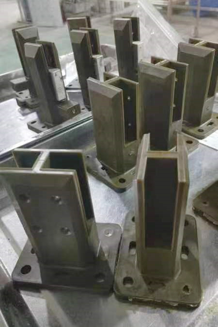 momobeyond1's tweet image. 180 degree middle spigots #glassspigot #glassclamp #buildinghardware #minipost #glassrailing #glassbalustrade