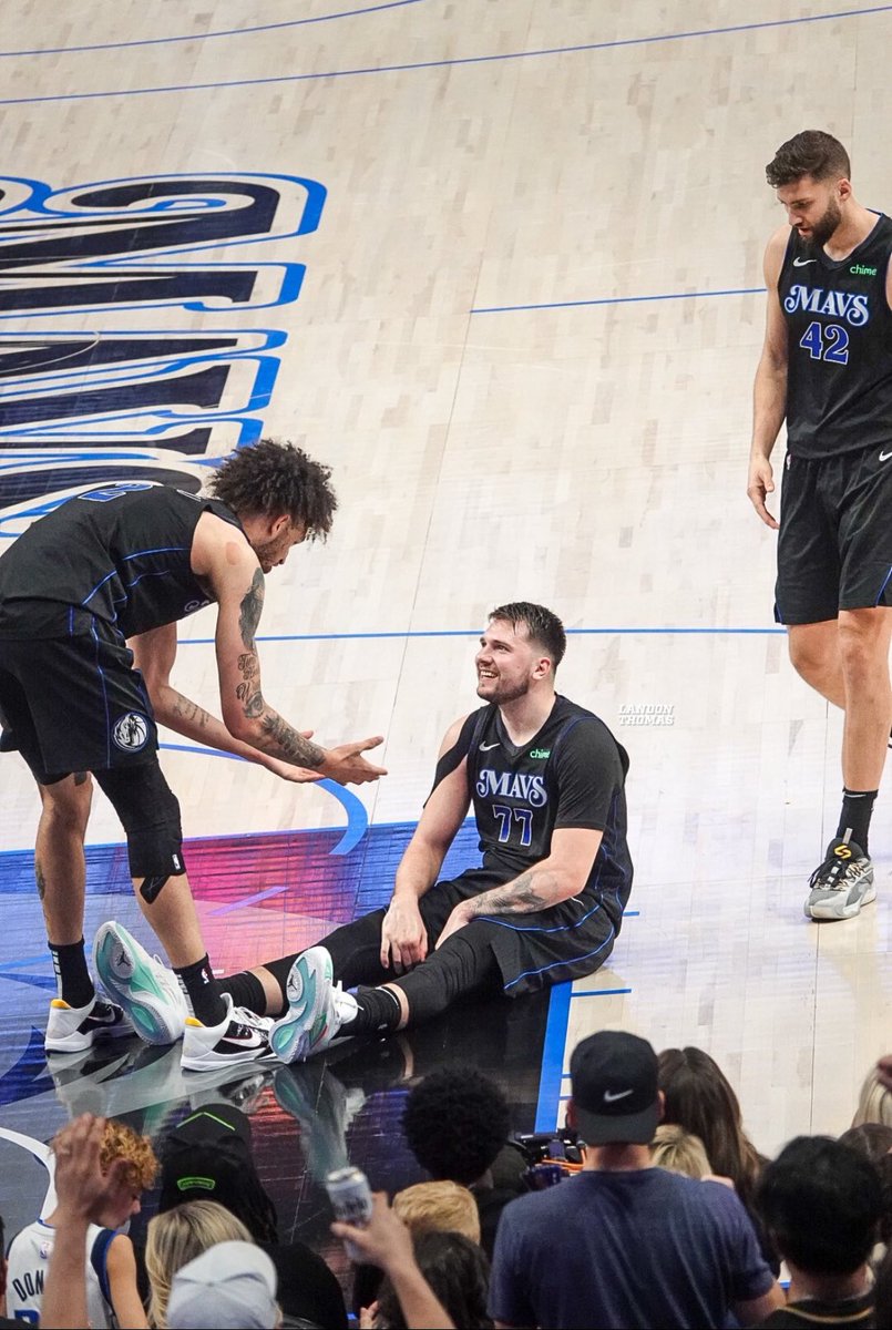 DL2Muse's tweet photo. Today, we welcome back 77 to the American Airlines Center. https://t.co/X7T15jIJXt