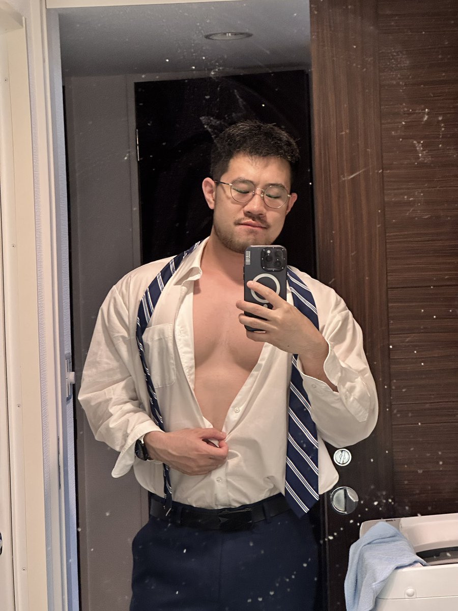 周五有入学式，试一试正装～
（最近太忙还没来得及拍新的视频🥲