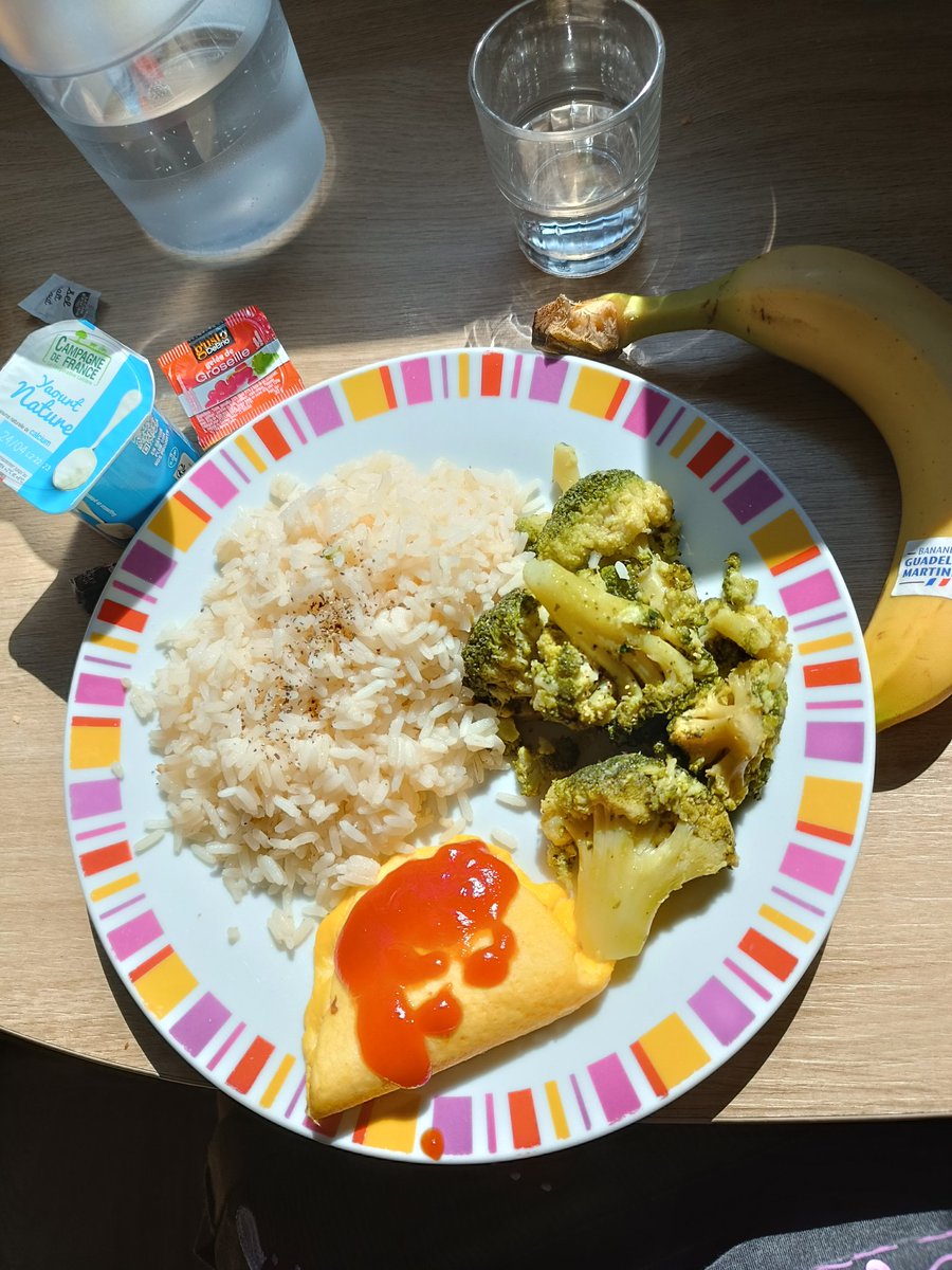 AnaButterfly37's tweet photo. Repas de ce midi en hôpital pour TCA 
J'ai tout mangé et ça me stresse comme pas possible... https://t.co/HYdacouOSy