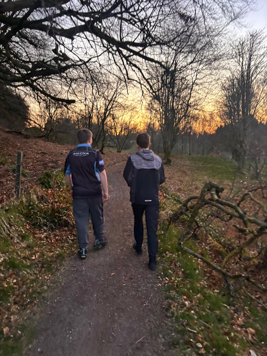 ysortit's tweet photo. Let me tell ya about the S1 - S3 young Carers trip to Carbeth hut! We whipped up some sizzlin' fajitas for dinner, went on a wee sunset walk, and had a blast around the firepit 🔥 #CarbethHutFun #FajitaFiesta #SunsetStrolls #Firepit 🌅🌮 https://t.co/xfIgZ5IFMP