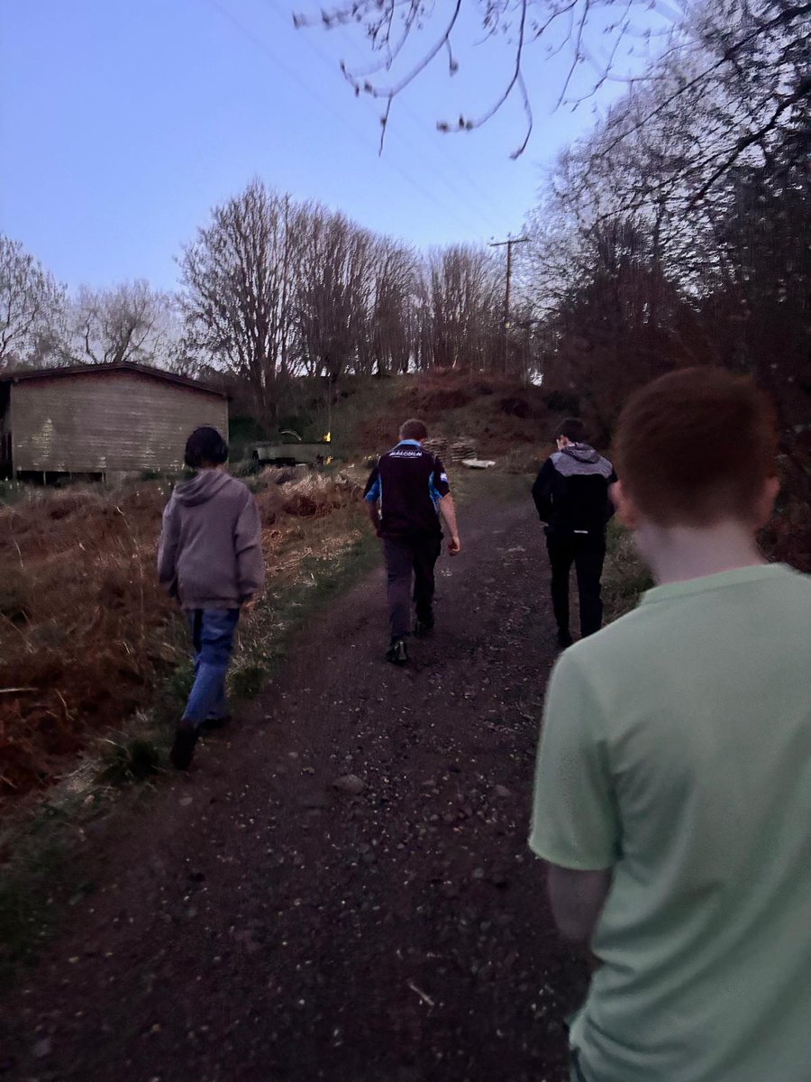 ysortit's tweet photo. Let me tell ya about the S1 - S3 young Carers trip to Carbeth hut! We whipped up some sizzlin' fajitas for dinner, went on a wee sunset walk, and had a blast around the firepit 🔥 #CarbethHutFun #FajitaFiesta #SunsetStrolls #Firepit 🌅🌮 https://t.co/xfIgZ5IFMP