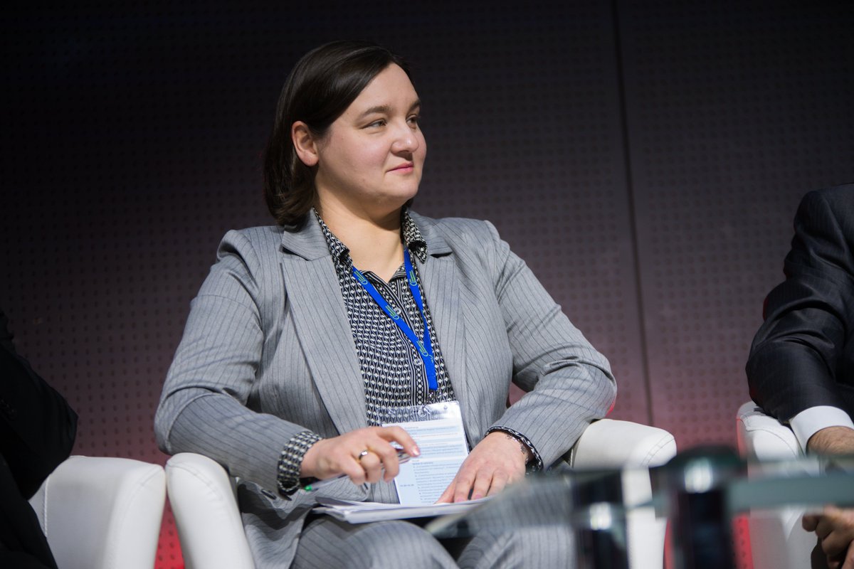GAZ_SYSTEM's tweet photo. Trwa XIII edycja #ExpoGas w Kielcach. Podczas sesji "Rola gazownictwa w zmieniającej się energetyce" Katarzyna #Szeniawska, dyrektor Pionu Rozwoju Rynku Gazu #GAZSYSTEM powiedziała:
🗨️Nasz system przesyłowy wygląda inaczej niż kilka lat temu. Byliśmy uzależnieni od kierunku dostaw. Dziś mamy elastyczność przesyłową umożliwiającą przesyłanie gazu w różne obszary Polski. Wzmacniamy go, budując połączenia, które integrują system tranzytowy z siecią gazociągów krajowych oraz realizując projekt #FSRU.