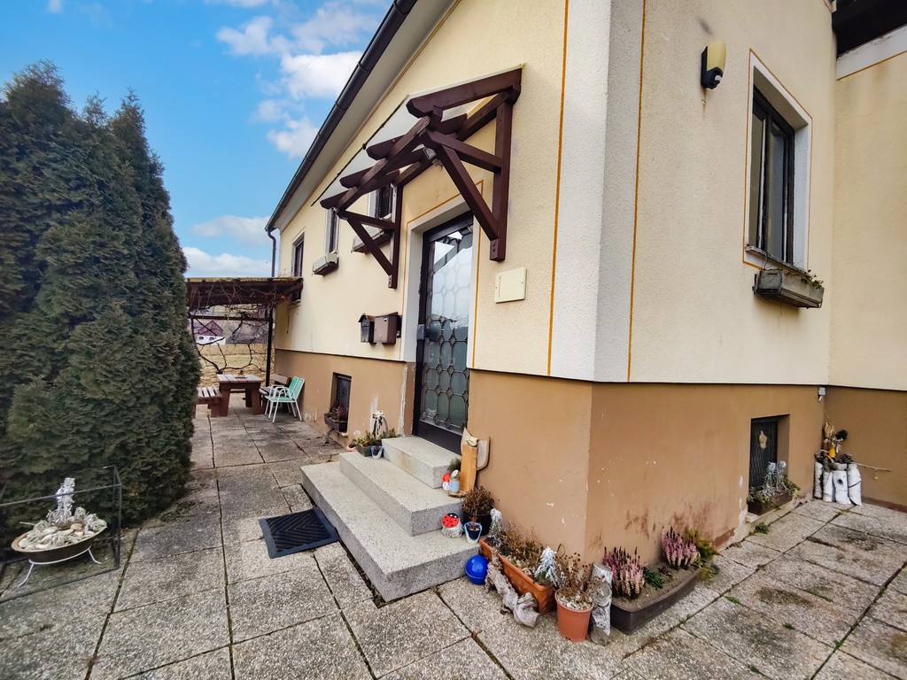 AKTIVITorg's tweet photo. 🏡 Ehemaliger Gasthof nahe Feldbach – Vielfältiges Entwicklungspotenzial! 🍇

Dieses Bestandsobjekt mit rund 350 m² Nutzfläche bietet enormes Potenzial für unterschiedlichste Projekte. https://t.co/fvUgly4XYu