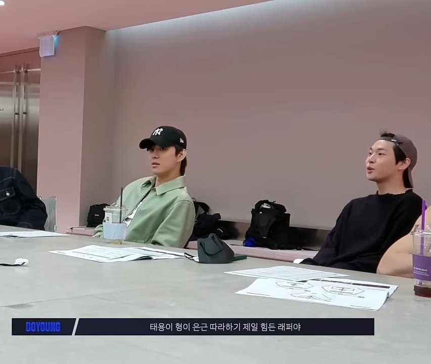 kitkattyong_95's tweet photo. 🐻 Who will do Taeyong hyung part (for sticker)?
🐰 Tbvh, Taeyong hyung is the hardest rapper to follow (considering how versatile his voices can be)

TELL 'EM, DOYOUNG! Taeyong is indeed very unique. He manages to put uniqueness in his rap parts that none can follow. https://t.co/OQrmJQ5rGd