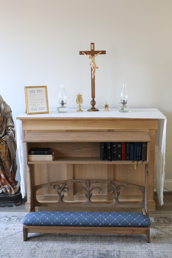 corjesupress's tweet image. Our good friends over at Backwater Farmstead crafted this heirloom quality prie-dieu for our family. Incredible craftsmanship. Go check them out:
backwaterfoiegras.com