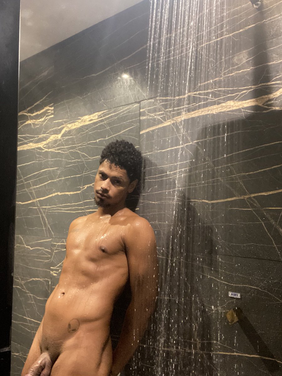 Binhoos1's tweet photo. De Frente ou de Costas ? 🍆🍑 https://t.co/1P0J3ZtCa3