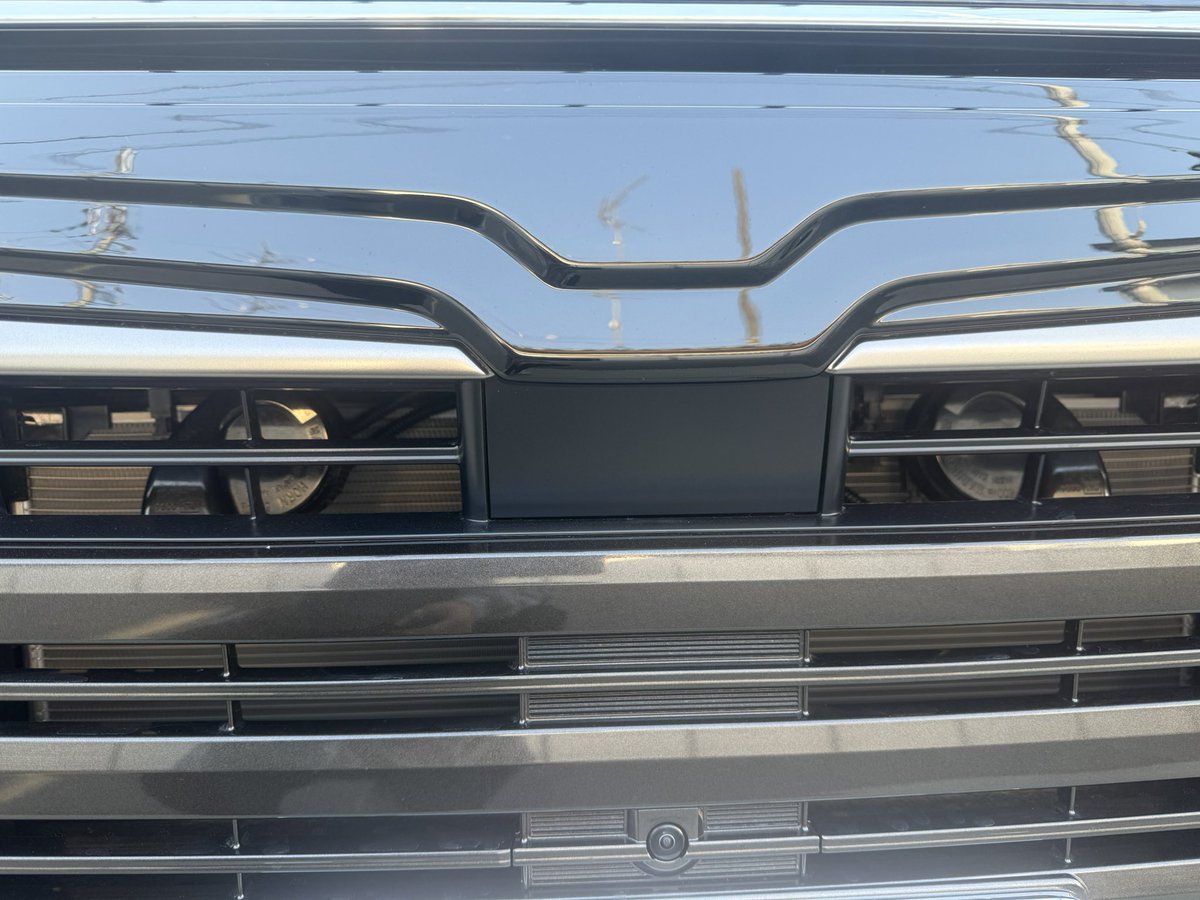 38_rav4's tweet photo. ヴォクシー なんでシングルホーンなん？笑
ダブルホーンに交換。
RAV4の時に付けてたやつ移植。
まー鳴らすことはほぼないけど😂 https://t.co/EyziCm6oLL
