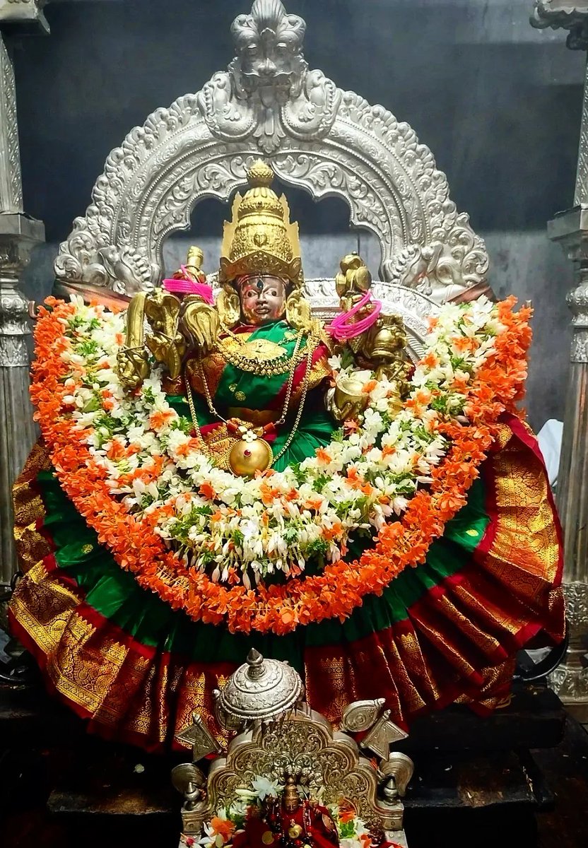 ArunAru391994's tweet photo. ಬದುಕಲು ಕಲಿಯಿರಿ: ಅದು ದೊಡ್ಡ ಮಾತು.
ಕಲಿಯಲು ಬದುಕಿರಿ: ಅದು ಬದುಕಿಗೆ ಬೇಕಾದ ಮಾತು..!!

ತಾಯಿ ಚಾಮುಂಡೇಶ್ವರಿ ಅಮ್ಮನವರು ಎಲ್ಲರಿಗೂ ಒಳ್ಳೆದು ಮಾಡಲಿ ❤️🙏 
#ಕೆಂಡಸಂಪಿಗೆ 💛❤️ https://t.co/u3xMg4ejKo