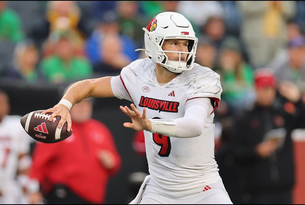 AdamSchefter's tweet photo. Louisville QB Tyler Shough visited the Browns on Monday and is visiting the Giants today.

He also is scheduled to visit next week with the Raiders and Seahawks; other previous visits include the Steelers, Jets and Colts. https://t.co/cBsMq48aWM