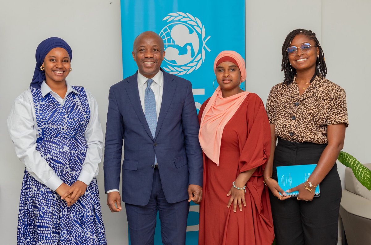 Le Directeur Régional de l’UNICEF pour l’Afrique de l’Ouest et du Centre a rencontré des figures inspirantes de la jeunesse guinéenne. 
Oumou Khairy, Rabiatou Diallo et Ismatou Baldé ont partagé leur vision d’un avenir plus juste pour les filles et enfants en Guinée.