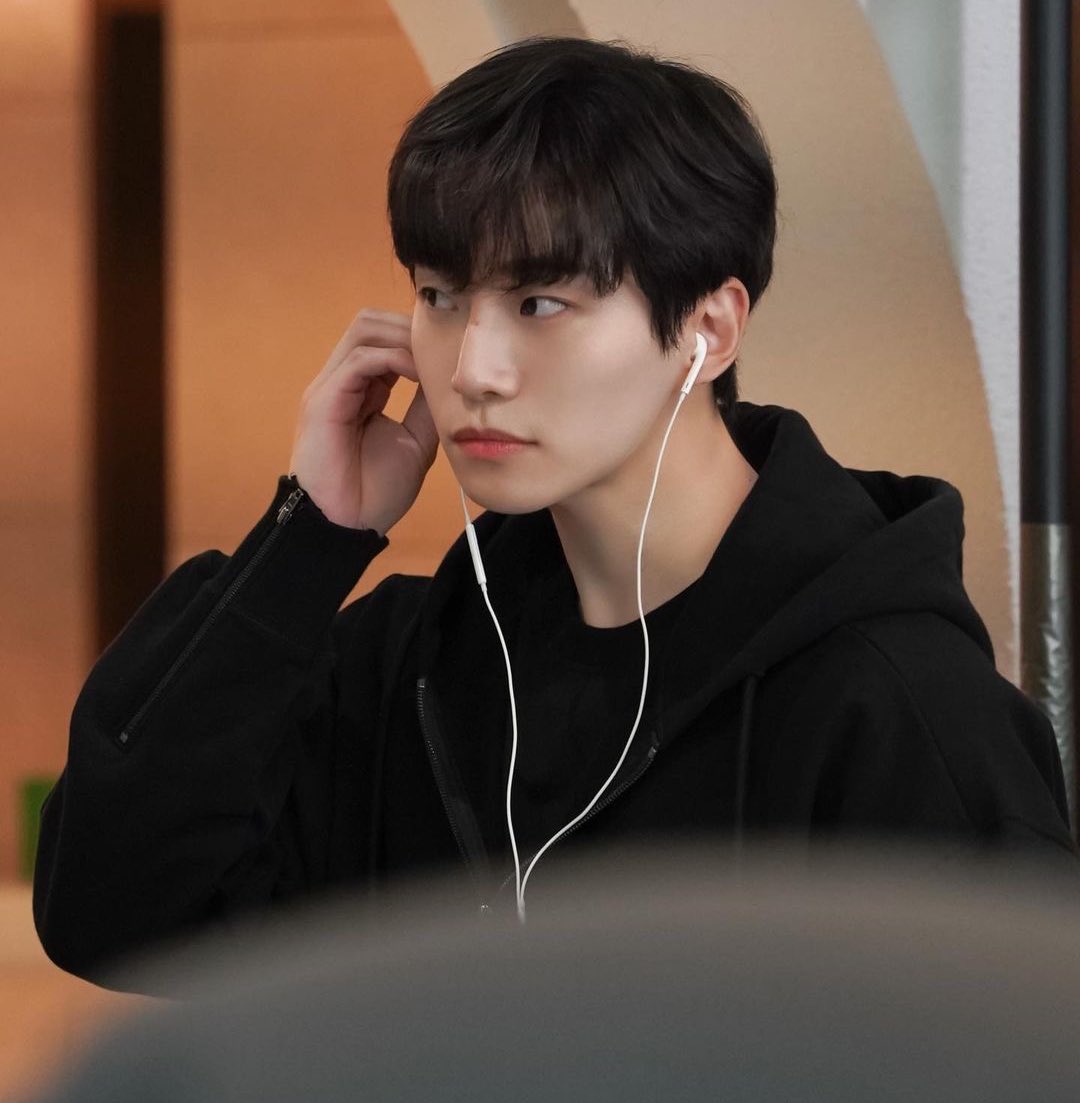 cashenica_ljh's tweet photo. O álbum do The Kid LAROI é muito bom 🔥
#NowPlaying #StickWithMe🖤
#TheKidLAROI
🎧: https://t.co/UdRewhQP7Q https://t.co/xPvWJggJFi