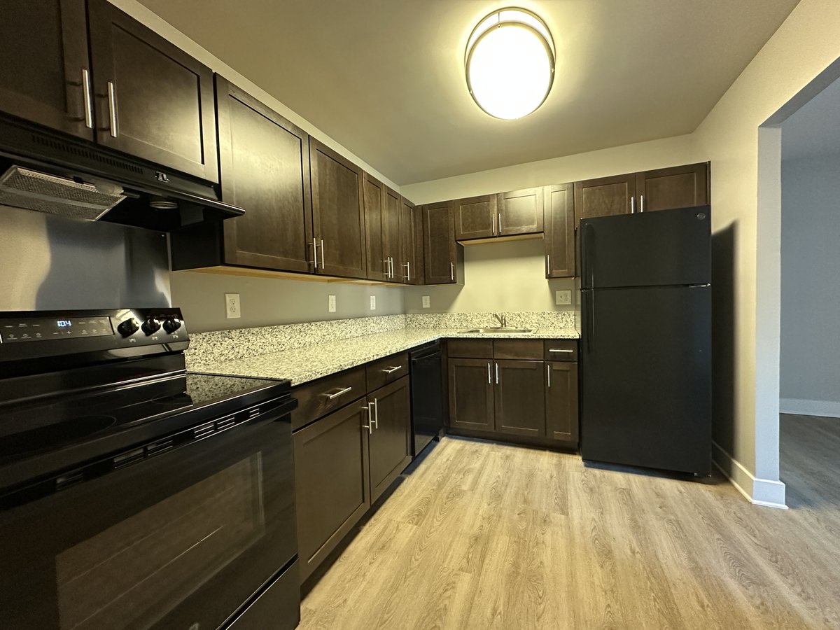 MinerFeinstein's tweet photo. Creekside Interior Renovations Continue

MFA continues interior unit renovations at Creekside Apartments in Alexandria, VA including new kitchen cabinets, appliances, floors and lighting, new bathroom fixtures and living space finishes. #affordablehousing https://t.co/TluQdCDgvN