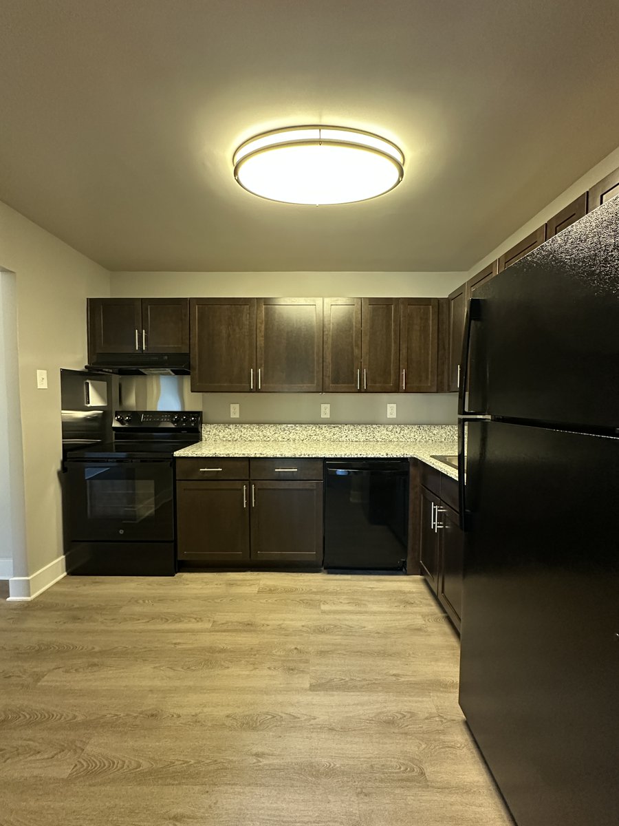 MinerFeinstein's tweet photo. Creekside Interior Renovations Continue

MFA continues interior unit renovations at Creekside Apartments in Alexandria, VA including new kitchen cabinets, appliances, floors and lighting, new bathroom fixtures and living space finishes. #affordablehousing https://t.co/TluQdCDgvN