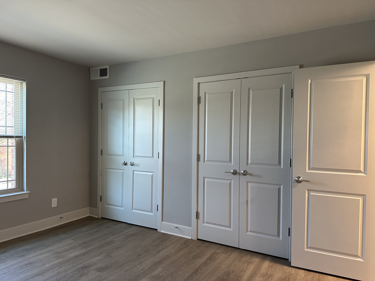 MinerFeinstein's tweet photo. Creekside Interior Renovations Continue

MFA continues interior unit renovations at Creekside Apartments in Alexandria, VA including new kitchen cabinets, appliances, floors and lighting, new bathroom fixtures and living space finishes. #affordablehousing https://t.co/TluQdCDgvN
