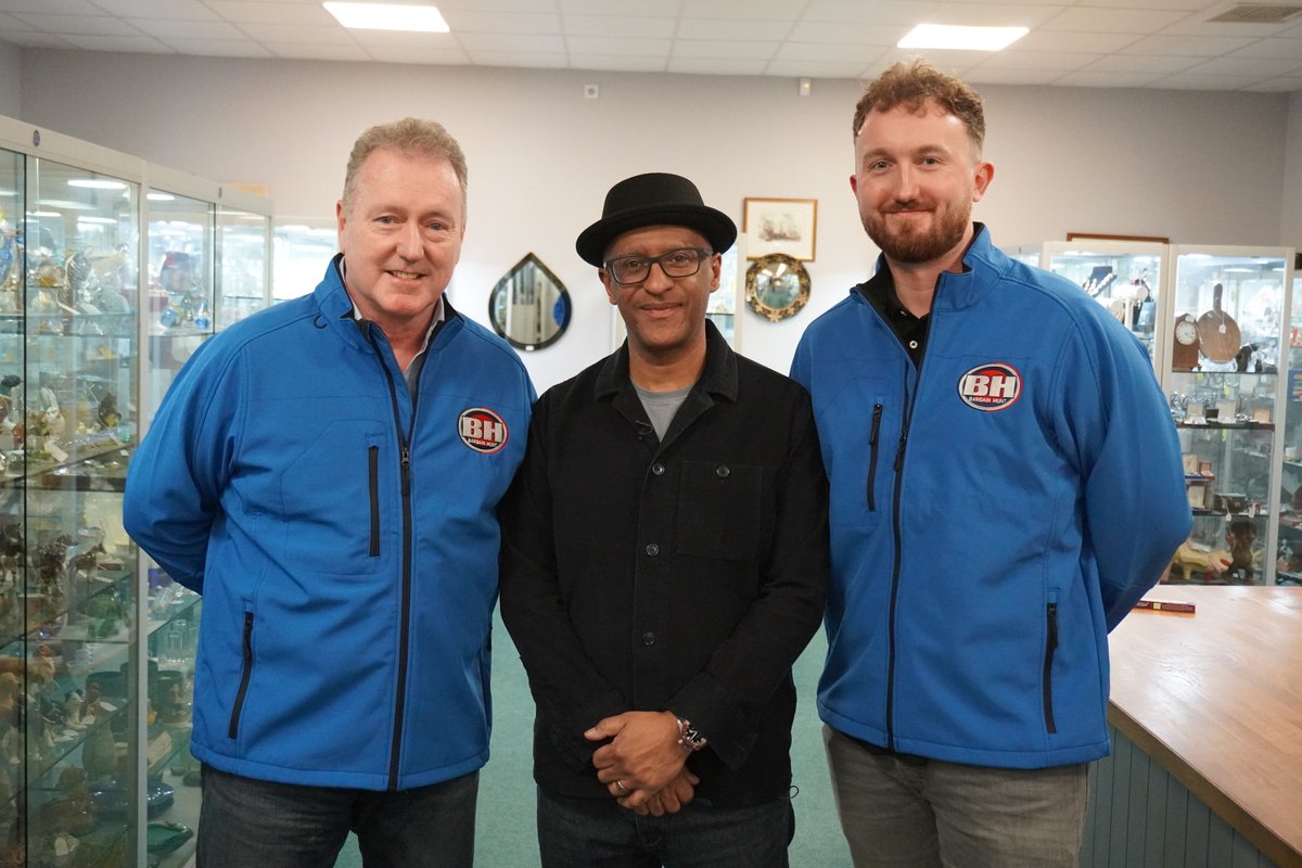 Auctionwint's tweet photo. Great to see our very own @1davefergus announced as a new @BBCBargainHunt expert 🥳
David's debut guiding the blue team will be broadcast on Easter Monday, 21st April, 12.15pm BBC One 📺
He'll also be appearing in three more new episodes, with transmission dates yet to be announced 🔵🔴
After the initial broadcast, Bargain Hunt can be viewed on @BBCiPlayer
Here's a link to the billing for David's first programme, Series 71 episode King's Lynn 12: https://t.co/aWQmcO0Lfi