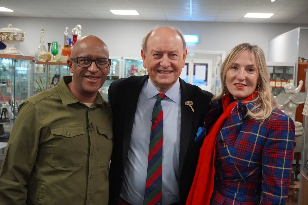 Auctionwint's tweet photo. Great to see our very own @1davefergus announced as a new @BBCBargainHunt expert 🥳
David's debut guiding the blue team will be broadcast on Easter Monday, 21st April, 12.15pm BBC One 📺
He'll also be appearing in three more new episodes, with transmission dates yet to be announced 🔵🔴
After the initial broadcast, Bargain Hunt can be viewed on @BBCiPlayer
Here's a link to the billing for David's first programme, Series 71 episode King's Lynn 12: https://t.co/aWQmcO0Lfi