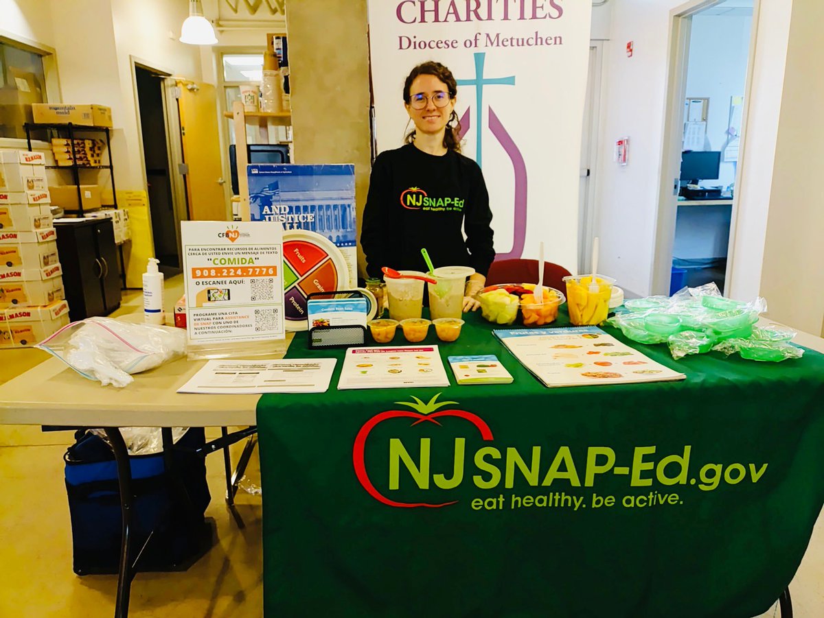 CCDOM1's tweet image. 🌟 Huge thank you to Heather from @cfbnj for joining us at Unity Square during our food distribution! 💚 She brought the Heart Smart program to life with tasty, healthy samples made from pantry staples like oatmeal — proving that nutritious can be delicious! 🥣✨

#UnitySquare