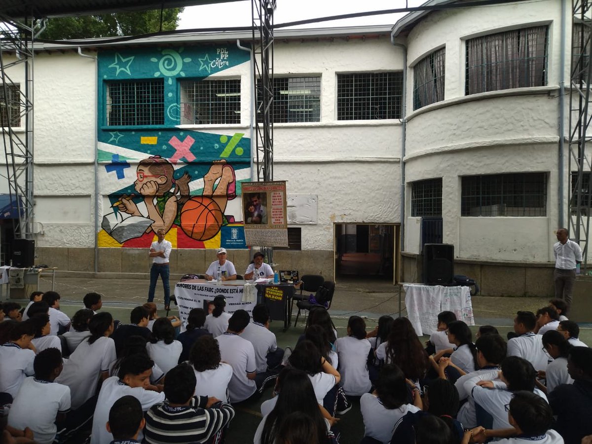 Gracias al Colegio Manuel José Cayzedo por abrir el espacio para conversar en el marco del día de la memoria y la solidaridad con las víctimas 💚

#Hastaencontrarles
