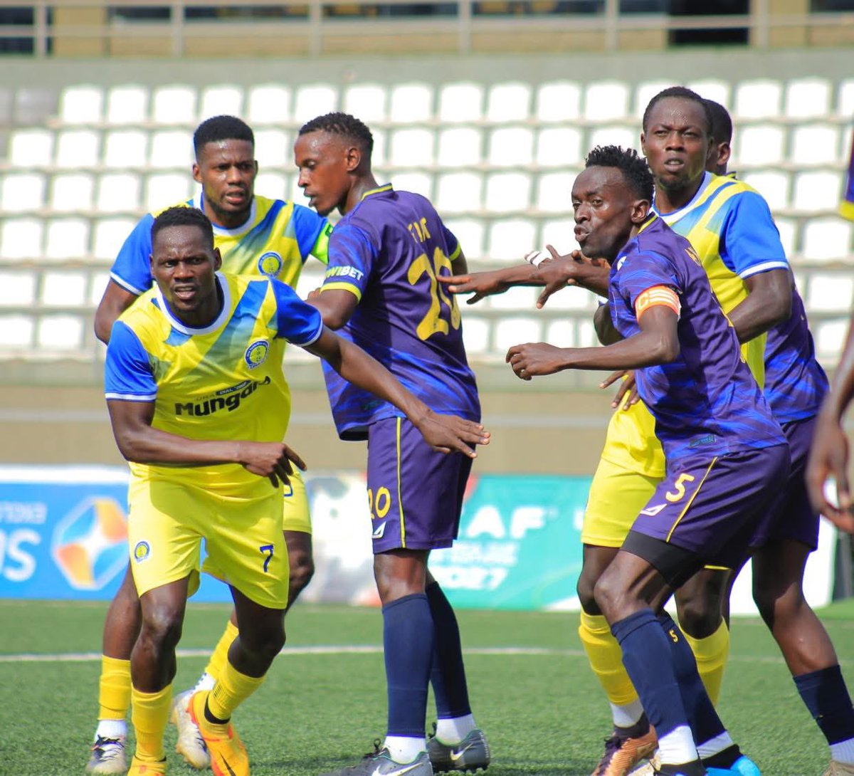 URAFC_Official's tweet photo. #SUPL: Back for the second half
URA FC 2-0 Soltilo Bright Stars FC (Ssemujju’ 16, Bunyaga’ 39)
#URAFC | #OneTeamOneDream | #StartimesUPL | #URASBS https://t.co/3gZ1IGLBWg