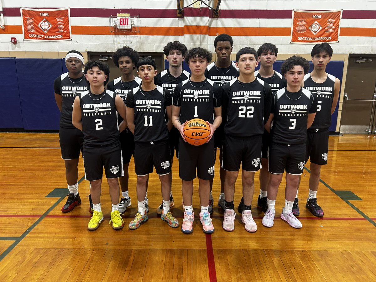 Illinois Outwork (@outwork_team) on Twitter photo Introducing our 16u and 17u teams this year. Catch us on <a href="/PHCircuit/">Prep Hoops Circuit π</a> all spring and summer! ππβ
Introducing our 16u and 17u teams this year. Catch us on <a href="/PHCircuit/">Prep Hoops Circuit π</a> all spring and summer! ππβ