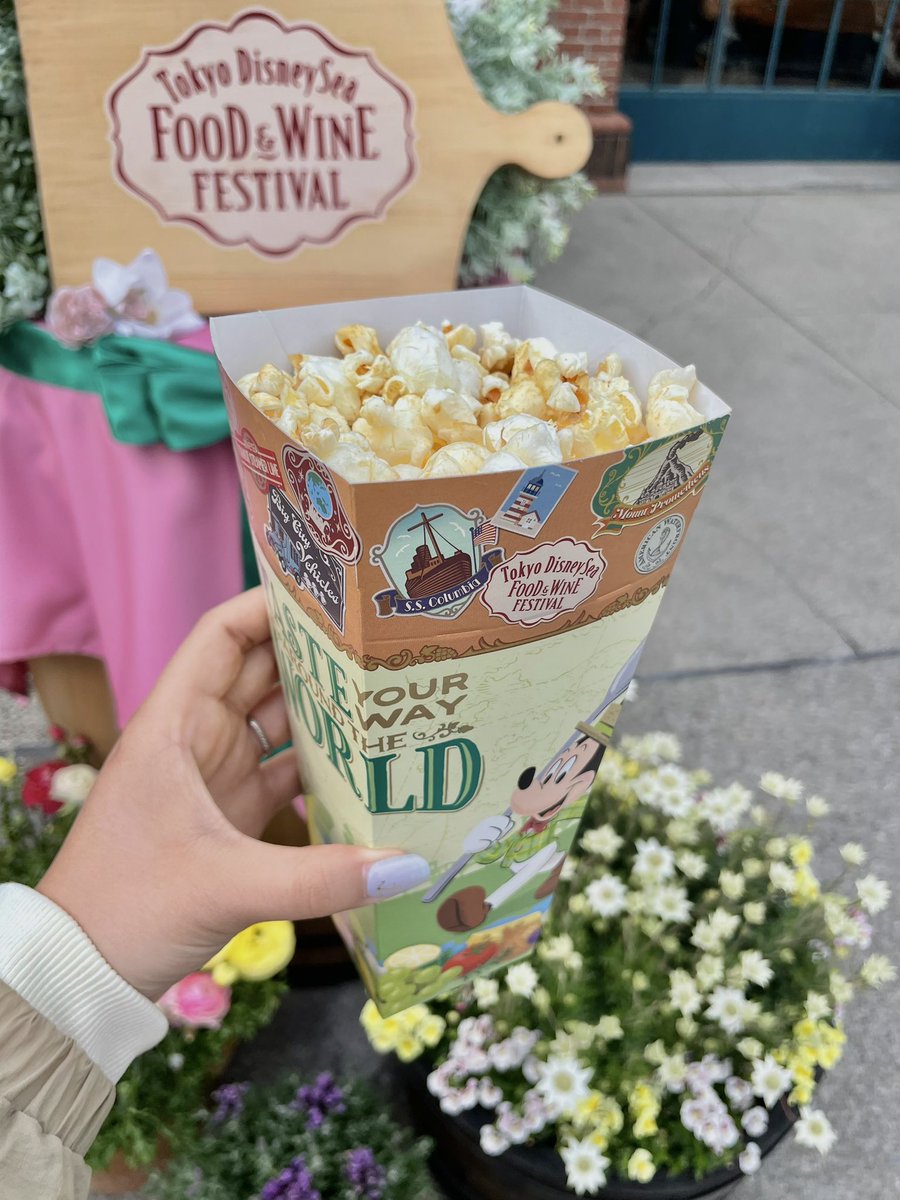 maru3_d's tweet photo. ディズニーシー期間限定フレーバーのホタテガーリックバターポップコーン、長蛇の列で諦めようかと思ったけど諦めずに並んで大正解だった😭食べてる手が止まらずやみつきになる美味しさ…！レギュラー化してほしい～～～😭しょっぱ系ポップコーン好きな人におすすめ！ https://t.co/lwuZFuKpNU