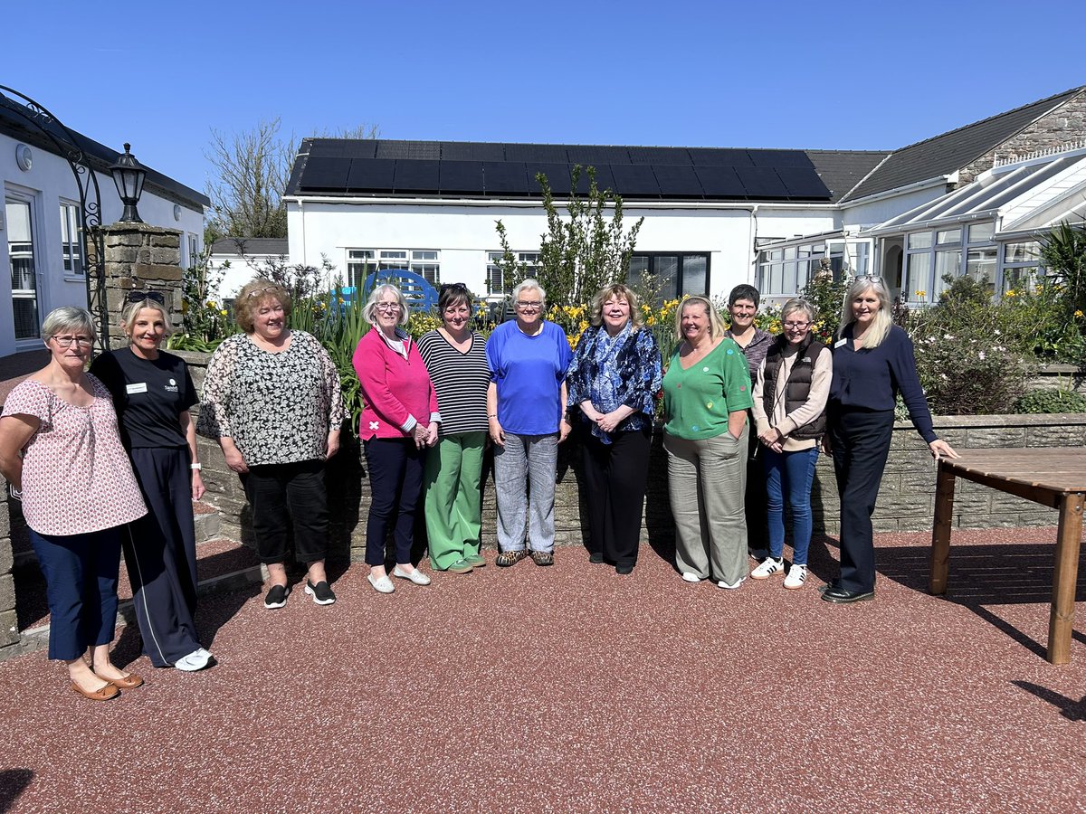 SandvilleSHF's tweet photo. A Special Visit from Welsh Actress @Dibot1! 🎬 🏴󠁧󠁢󠁷󠁬󠁳󠁿

We were absolutely delighted to welcome Welsh actress Di Botcher to our facility today! 

Di took the time to tour our space and meet some of our amazing clients

Thank you, Di, for making our day! 💛

#WelshActress #Charity https://t.co/PS46hUnNl5