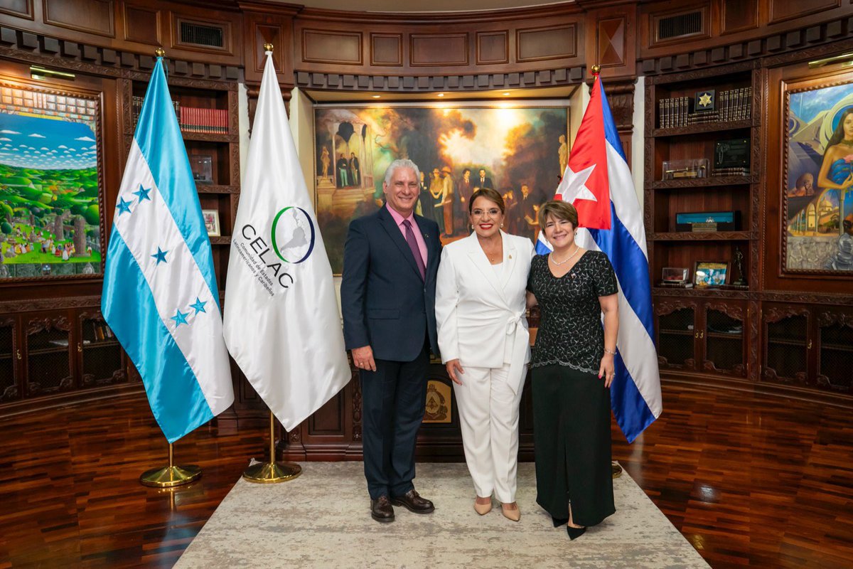 Miguel Díaz-Canel Bermúdez (@diazcanelb) on Twitter photo Hay tradición de solidaria hermandad entre nuestros pueblos, desde los tiempos fundadores de #Honduras y de #Cuba. Por eso en el abrazo a <a href="/XiomaraCastroZ/">Xiomara Castro de Zelaya</a> y en el intercambio con ella, sentimos anoche que emergía la historia común. Gracias por la oportunidad.
#CELAC Hay tradición de solidaria hermandad entre nuestros pueblos, desde los tiempos fundadores de #Honduras y de #Cuba. Por eso en el abrazo a <a href="/XiomaraCastroZ/">Xiomara Castro de Zelaya</a> y en el intercambio con ella, sentimos anoche que emergía la historia común. Gracias por la oportunidad.
#CELAC