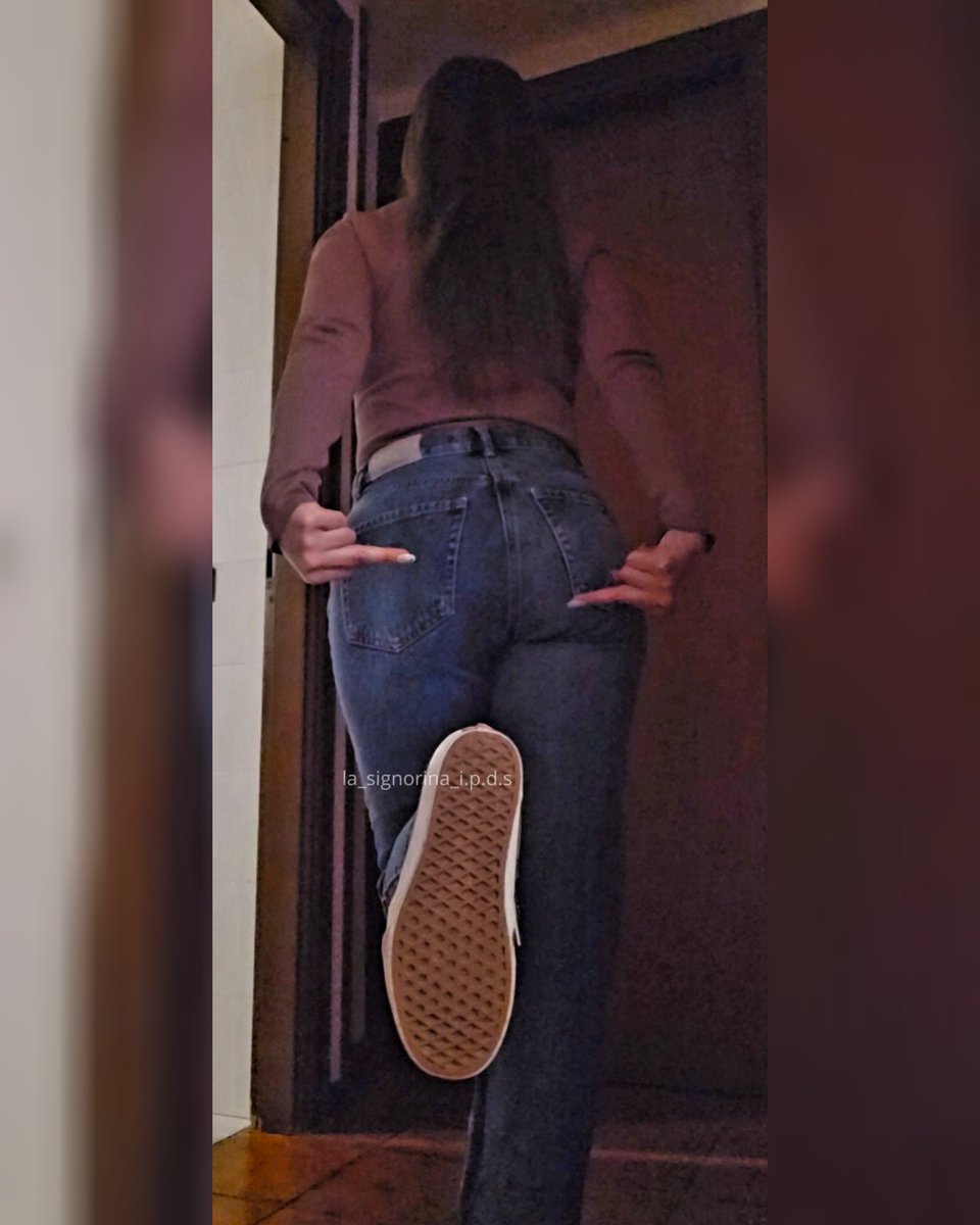 L'unica cosa che meriti.
Una suola🖤

<a href="/CiaoFanOfficial/">CiaoFan_official</a> 
linktr.ee/signorina_