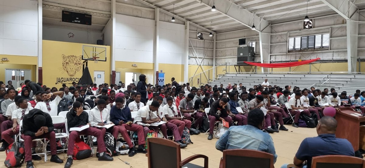 Last week, BTC supported the Falcon Boys Club seminar under the theme “Inspiring the Next Generation of Leaders” which was hosted by Pastor Darron Rolle. 

As a part of our ongoing commitment to youth empowerment, BTC also donated seven smartphones.