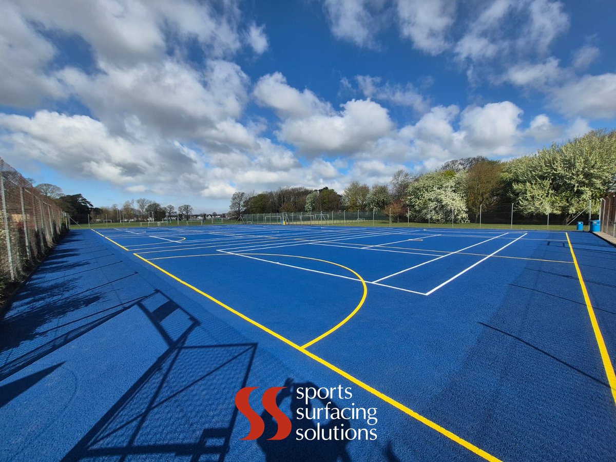 Sportssurfacing's tweet image. Making the most of the school Easter holidays to refurbish this block of outdoor macadam courts at St George's Academy in Sleaford. Works included a deep clean pressure wash and moss treatment, followed by a binder coat and finished in dark blue WBPU paint for strength.