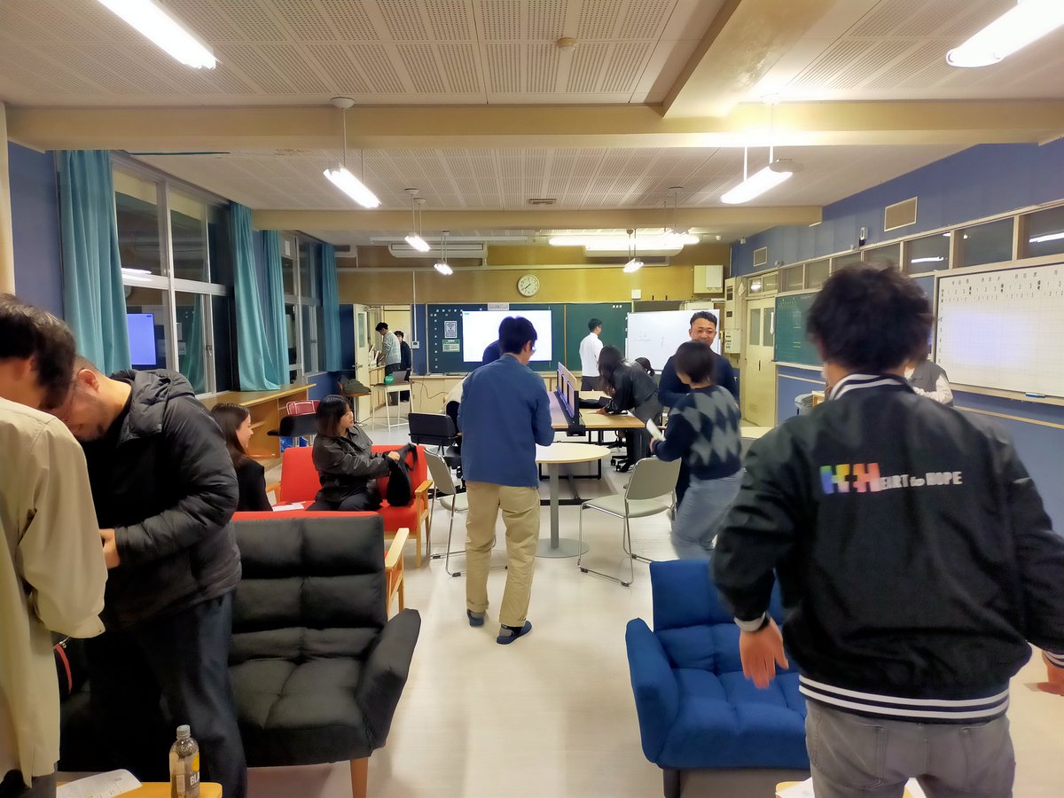 JOINX0811's tweet photo. 本日の #玖珠町 #交流会
新年度１回目ということで
#新しい出会い が生まれていました🤝🌱
毎月来てくださる方々も
月に一度顔が見れるのは
嬉しいです😊✨
今回も #APU の子たちが７人も
来てくれました😊
#MORetune #コワーキングスペース https://t.co/zGHm4bg6Jb