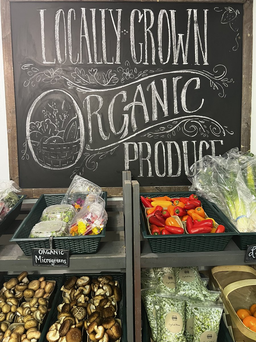 naturalHIGH_'s tweet image. trip to the farmer’s market 🍅🥬